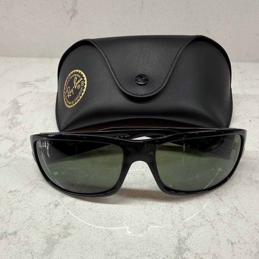 Ray-Ban Black Polarized Sunglasses - RB4057